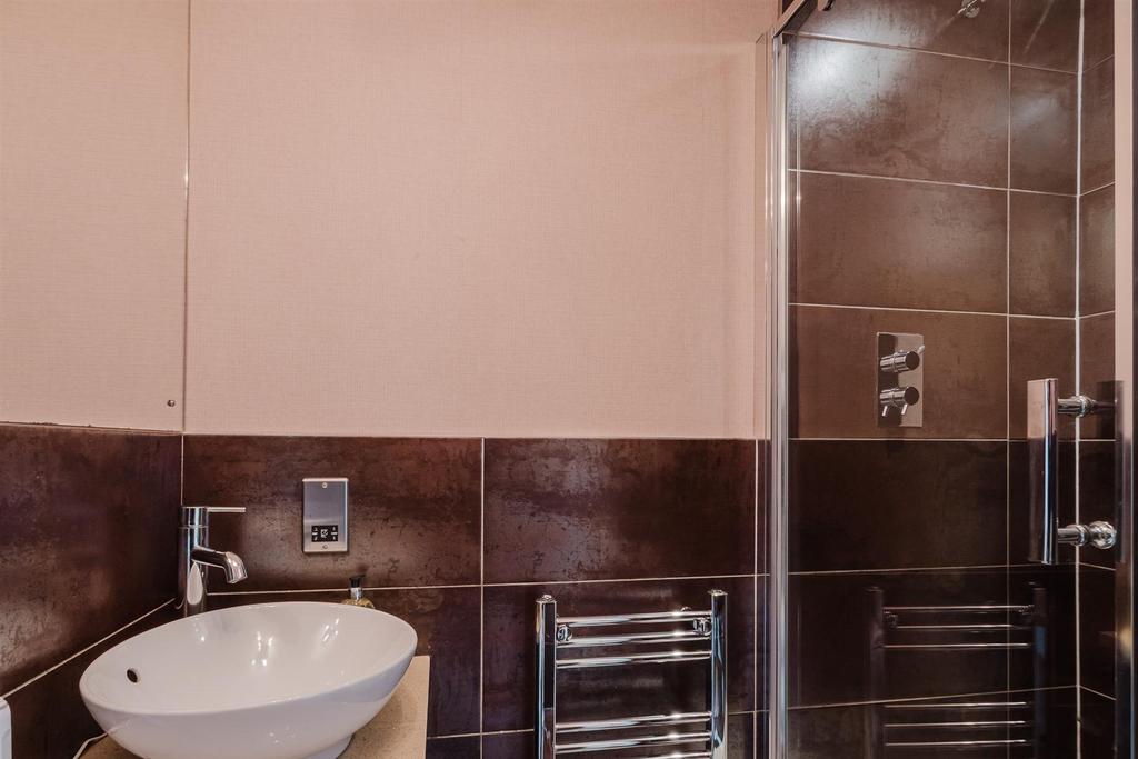 Bed 1 En Suite