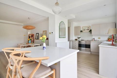 4 bedroom semi-detached house for sale, Van Dyke Avenue, New Malden