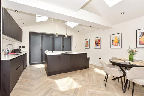 3 bedroom end of terrace house for sale, Northgate Road, Northgate, Crawley, West Sussex