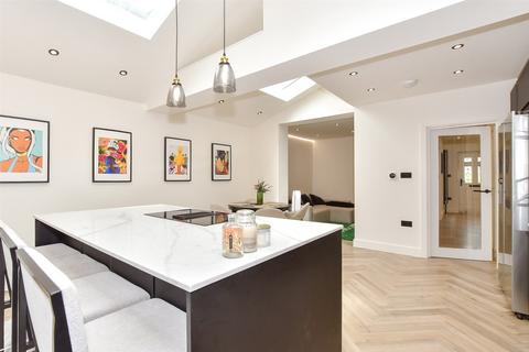 3 bedroom end of terrace house for sale, Northgate Road, Crawley RH10