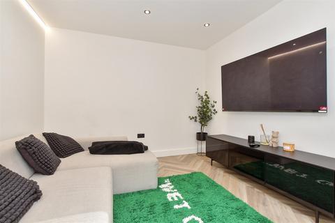 3 bedroom end of terrace house for sale, Northgate Road, Crawley RH10