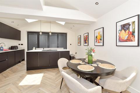 3 bedroom end of terrace house for sale, Northgate Road, Crawley RH10
