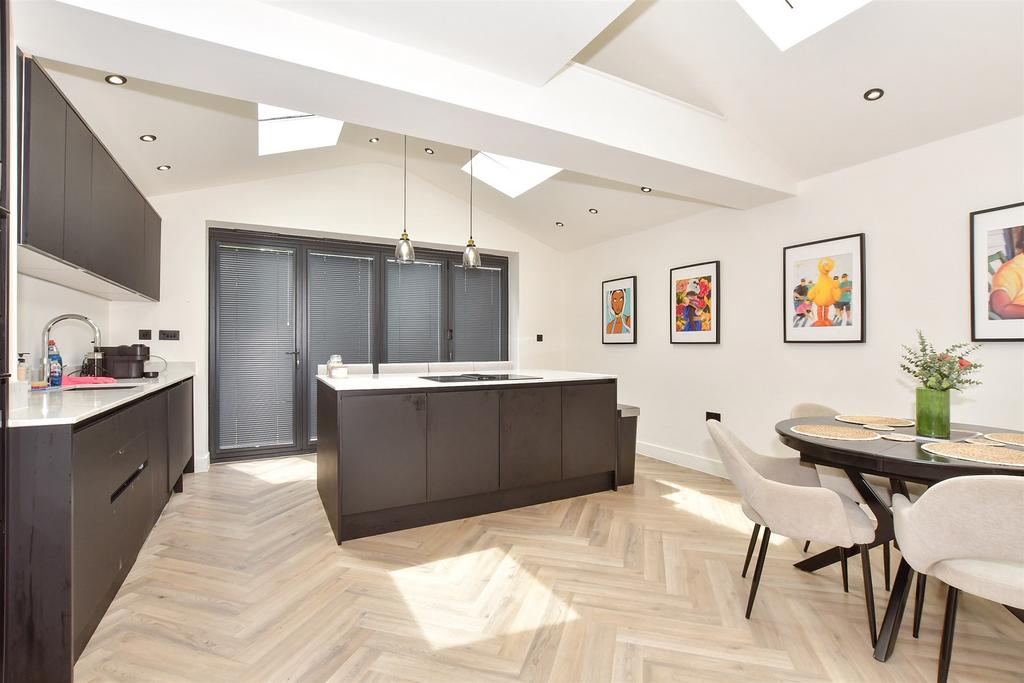 Kitchen/Dining Area