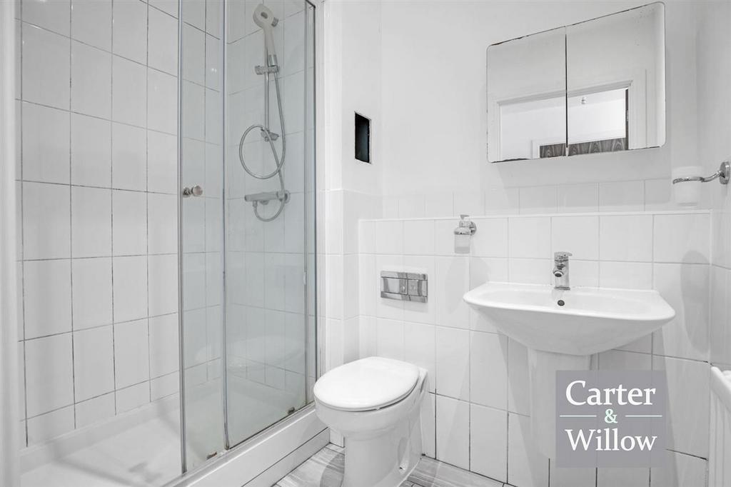 En suite shower