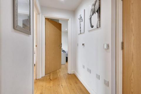 2 bedroom flat for sale, Brook Court, Radlett WD7