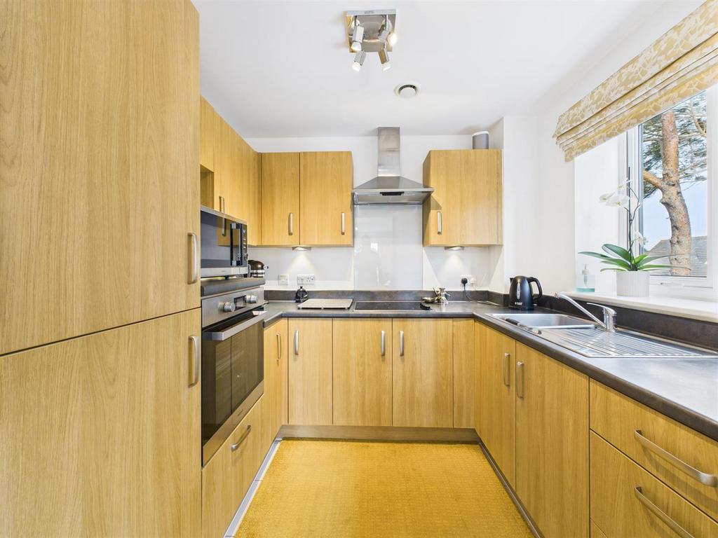 Kitchen: