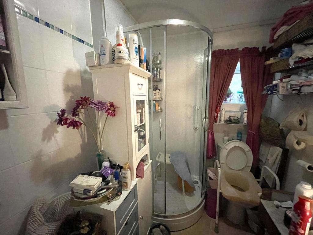 Shower Room.JPG