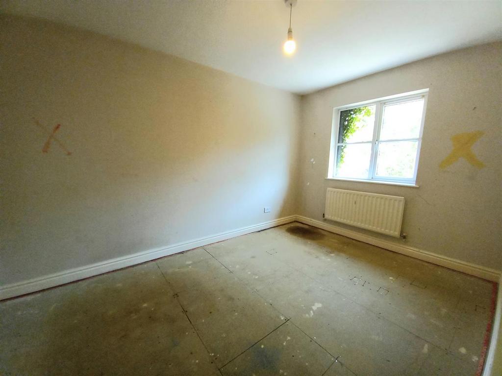 12 Drakes Close Bed 1.jpg