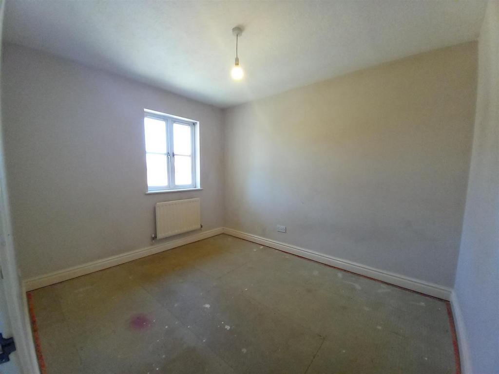 12 Drake Close Bed 2.jpg