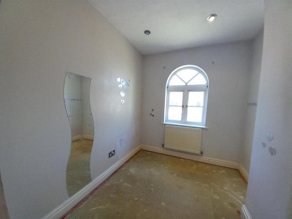 12 Drake Close Bed 3.jpg