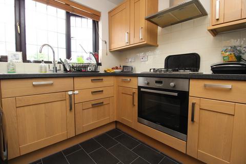 3 bedroom semi-detached house to rent, Larkins Close, Baldock, SG7