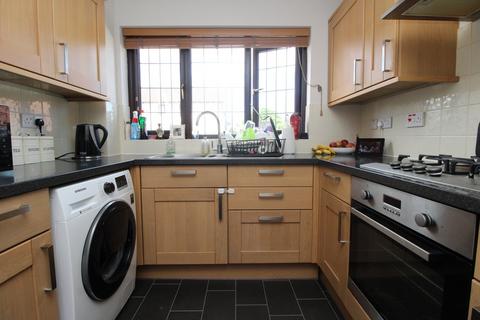 3 bedroom semi-detached house to rent, Larkins Close, Baldock, SG7