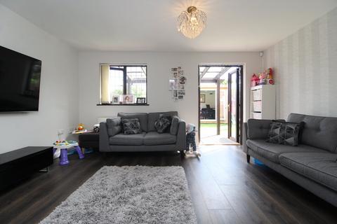 3 bedroom semi-detached house to rent, Larkins Close, Baldock, SG7