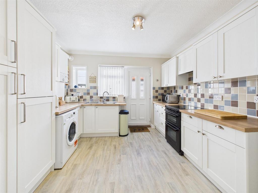 Kitchen: