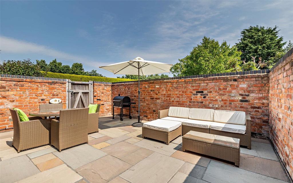 Patio/Courtyard