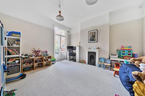 23 Tudor Road, Kingston Upon Thames, KT2 6AS