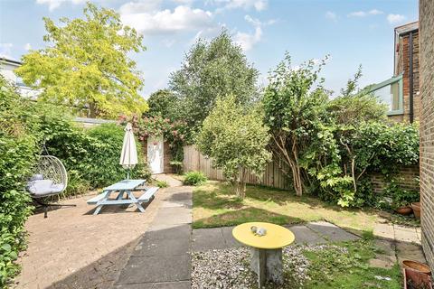 23 Tudor Road, Kingston Upon Thames, KT2 6AS