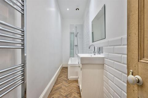 23 Tudor Road, Kingston Upon Thames, KT2 6AS