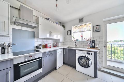 59 Edensor Gardens, London, W4 2QZ
