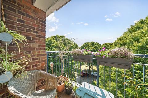 59 Edensor Gardens, London, W4 2QZ