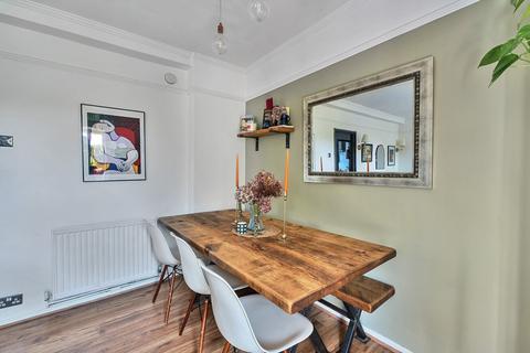 59 Edensor Gardens, London, W4 2QZ