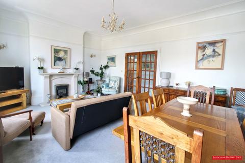 4 bedroom apartment for sale, Hyde Gardens, Eastbourne BN21