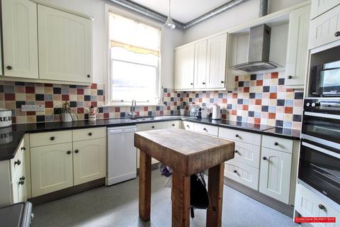 4 bedroom apartment for sale, Hyde Gardens, Eastbourne BN21