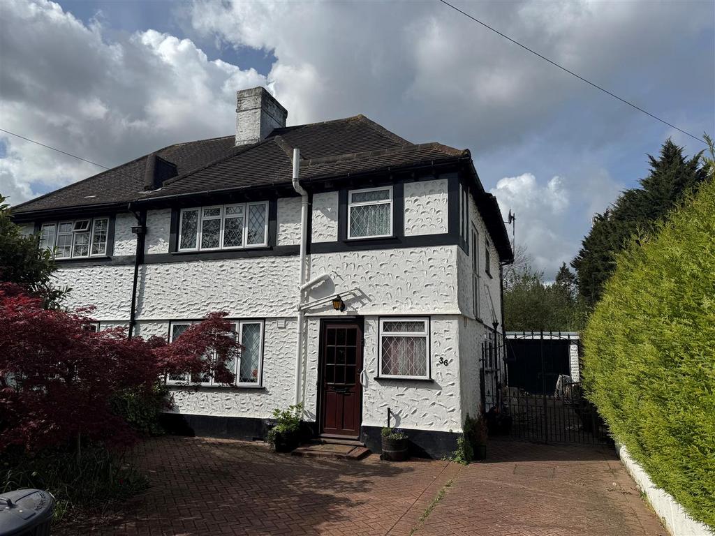 36 Tudor Way.jpg