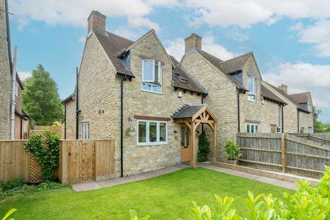 3 bedroom semi-detached house for sale, Moorhen Close, Bicester OX27