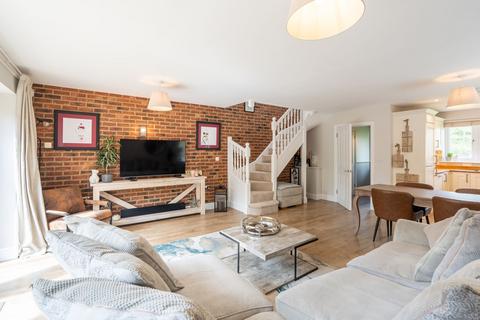 3 bedroom semi-detached house for sale, Moorhen Close, Bicester OX27