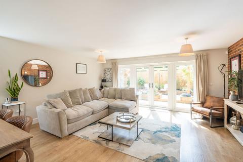 3 bedroom semi-detached house for sale, Moorhen Close, Bicester OX27