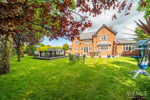 undefined, Substantial family home a stones throw from Mapperley Plains