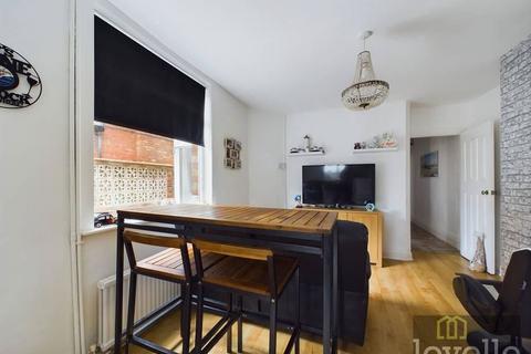 6 bedroom semi-detached house for sale, Victoria Road, Mablethorpe, Lincolnshire, LN12 2AL