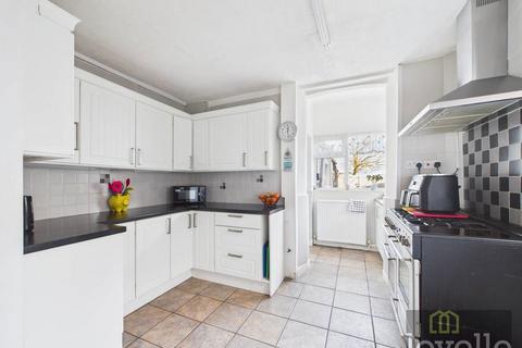 6 bedroom semi-detached house for sale, Victoria Road, Mablethorpe, Lincolnshire, LN12 2AL