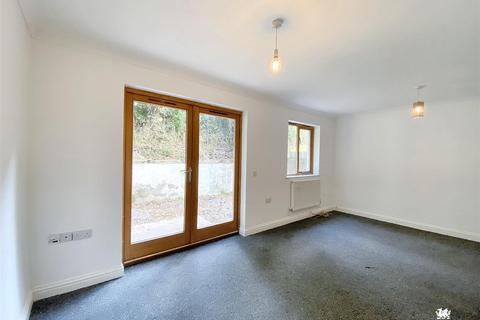 undefined, Victoria Close, Narberth