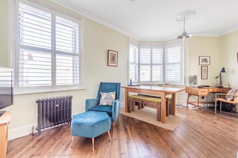 2 bedroom flat to rent, Wells House Road, London, NW10
