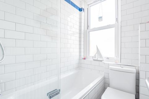 2 bedroom flat to rent, Wells House Road, London, NW10