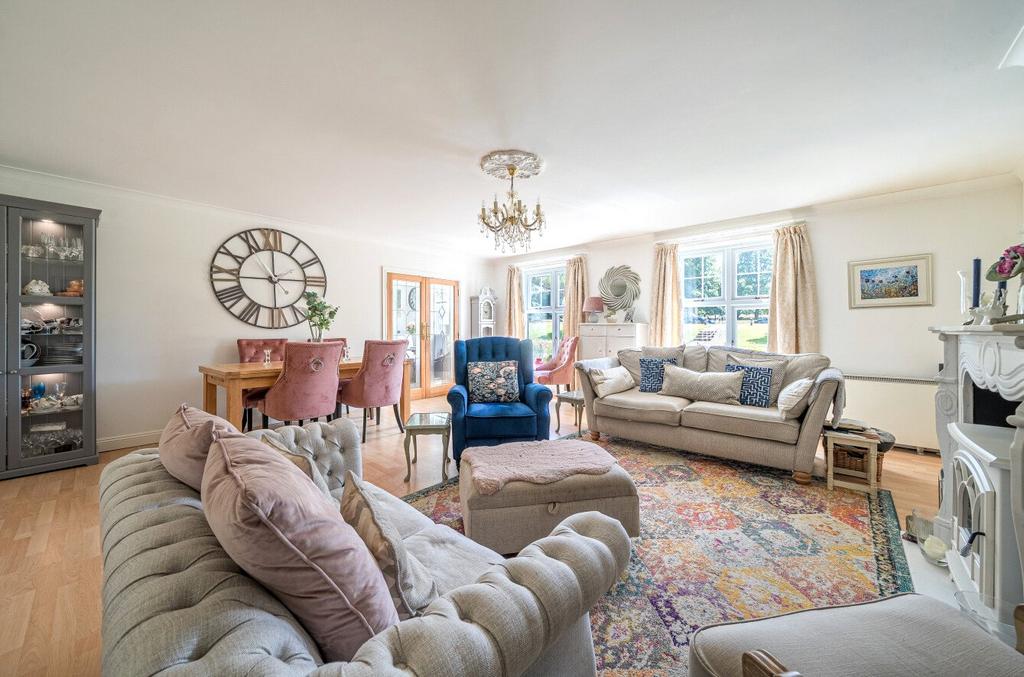 Sitting/Dining Room