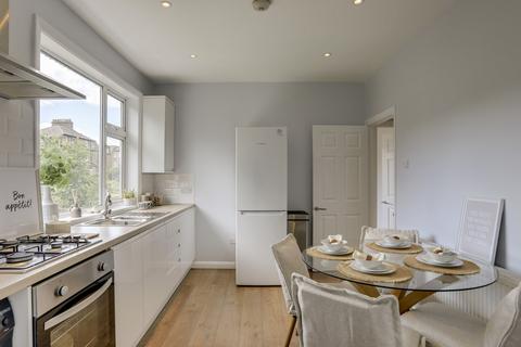 30a Bournville Road, London, SE6 4RN