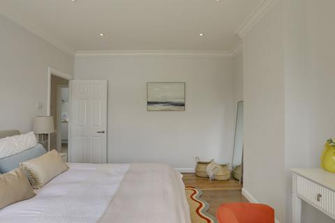 30a Bournville Road, London, SE6 4RN