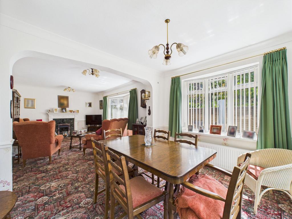 Lounge/Dining Room
