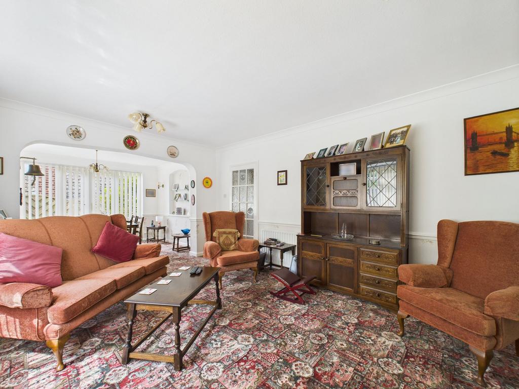 Lounge/Dining Room