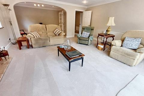 4 bedroom detached bungalow for sale, Three Legged Cross