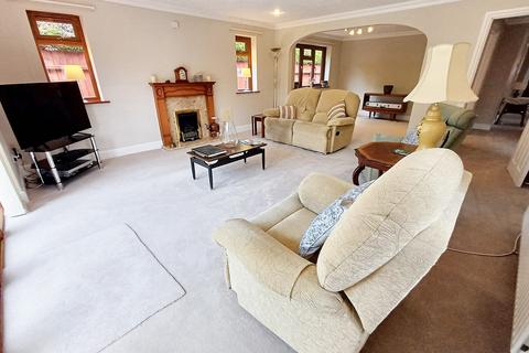 4 bedroom detached bungalow for sale, Three Legged Cross