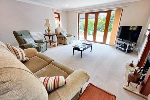 4 bedroom detached bungalow for sale, Three Legged Cross