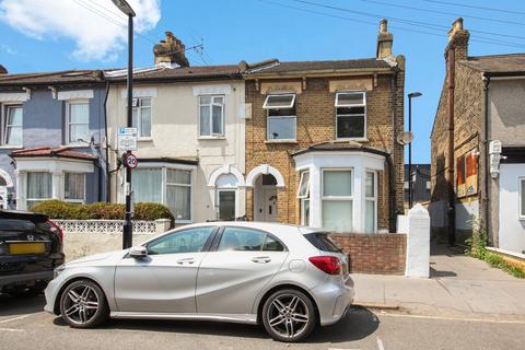 12a Carmichael Road, London, SE25 5LT