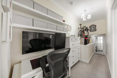 12a Carmichael Road, London, SE25 5LT