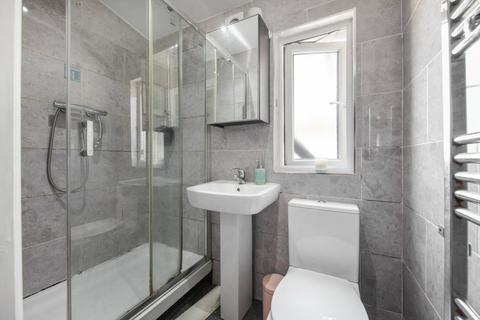 12a Carmichael Road, London, SE25 5LT