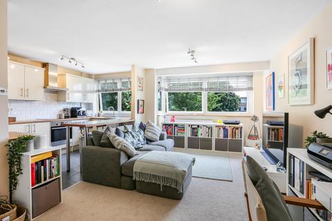 2 bedroom maisonette for sale, Queenswood Gardens, Aldersbrook, E11
