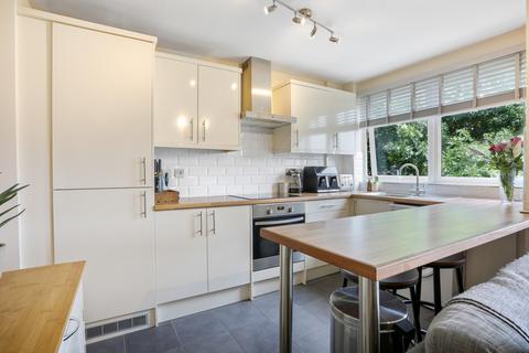 2 bedroom maisonette for sale, Queenswood Gardens, Aldersbrook, E11